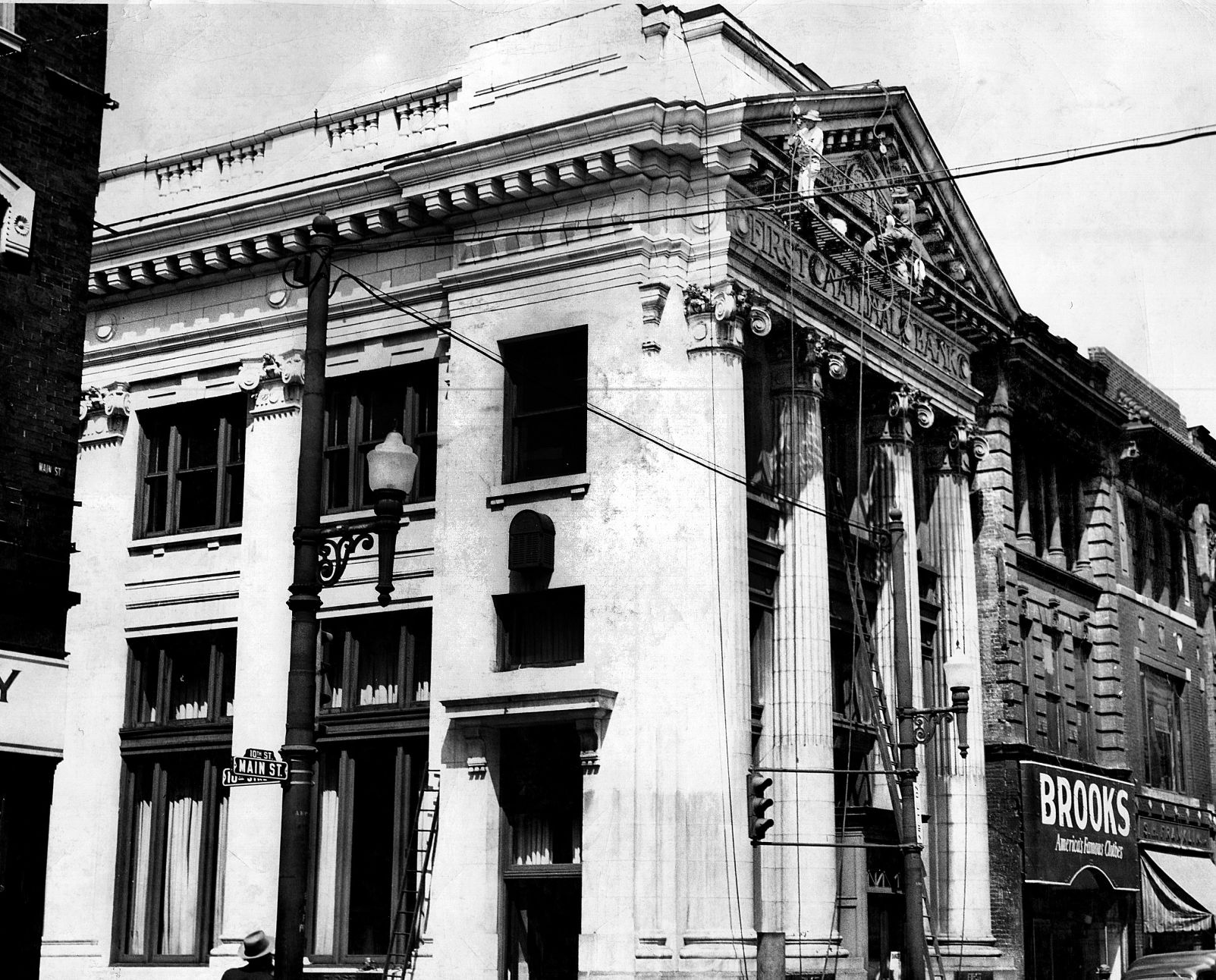 1950-05-19 First National Bank 10th and Main Street